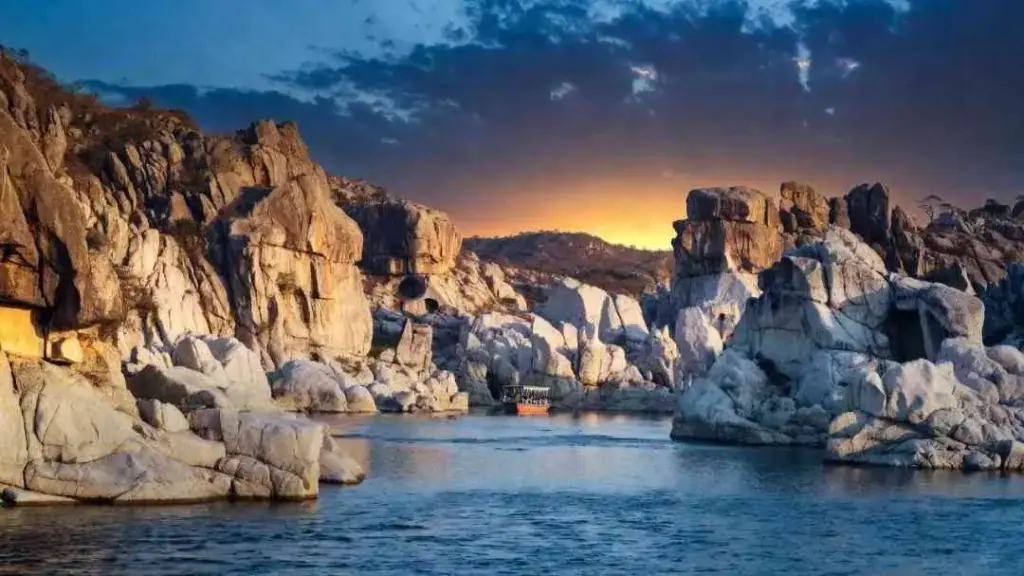 best places to visit in jabalpur featured